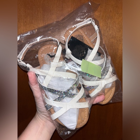 Vince Camuto Girls Strappy Sandals NWT - Picture 2 of 4